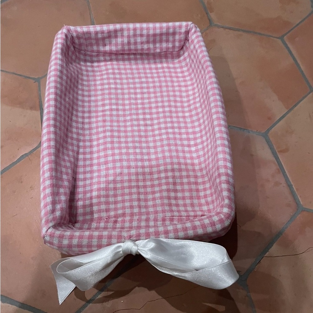 Lined woven basket